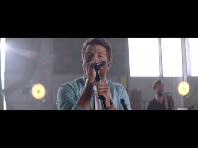 Brett Eldredge - Love Someone (Airwaves Sessions)
