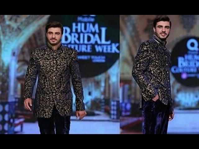 Chai wala Arshad Khan all smiles while walking the ramp at Bridal Couture Week IH1