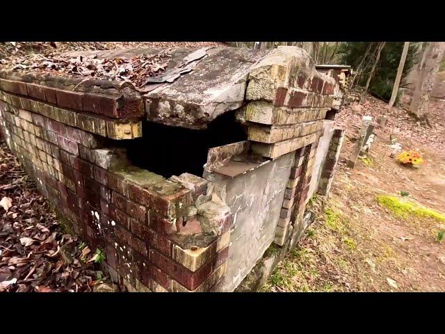 I found a open casket! Old abandoned West Virginia cemetery