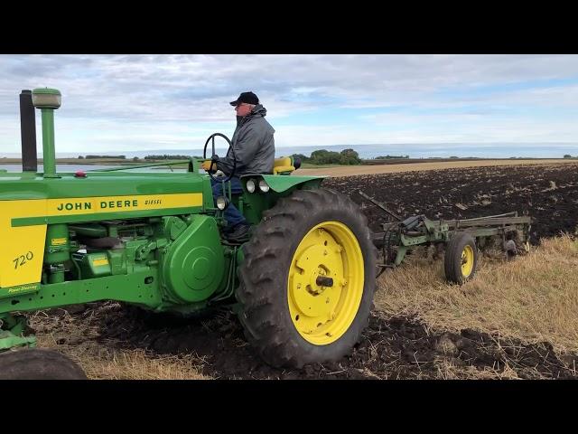 2019 Plowing Hitterdal, MN Day 2 starting John Deere 730 and 720 Diesel plus 630 730 50 70
