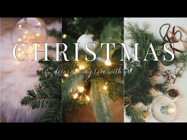 CHRISTMAS 2024 DECORATE WITH ME | STYLING A MODERN & COZY CHRISTMAS TREE @tiahnamrose