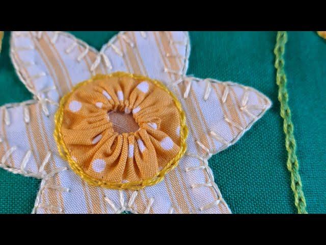 Suffolk Puff Daffodils | Easy Textile Art | Winging It 2023 The Garden Quilt Project