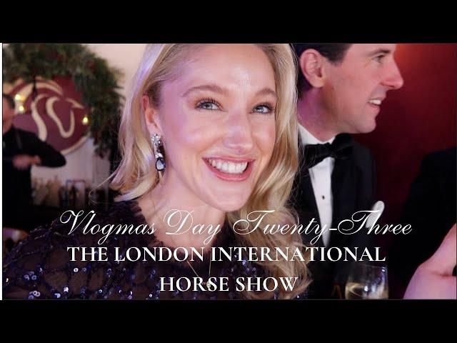 IT FINALLY FEELS LIKE CHRISTMAS | FESTIVE FLORAL REFRESH & LONDON HORSE SHOW | VLOGMAS DAY 23