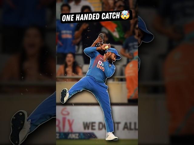 Unbelievable One Handed Catches in Cricket 