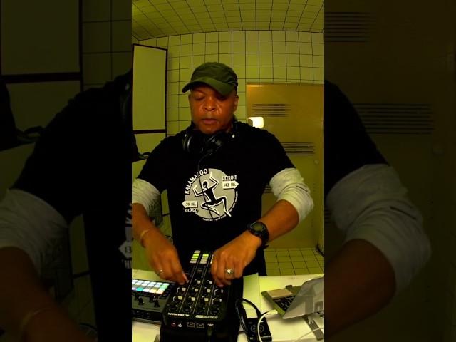D-Knox at HÖR Berlin. Full set’s up in our library!