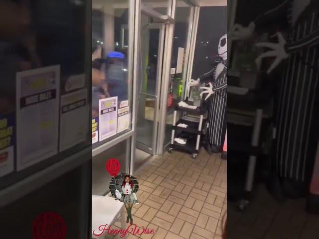 Angry Karen Gets Thrown Out Of The Waffle House