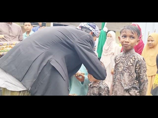 shalawat merdu mengiringi santunan yatim piatu  abiya jeunieb