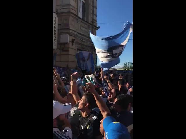 El aguante de los hinchas argentinos a la Selección en San Petesburgo