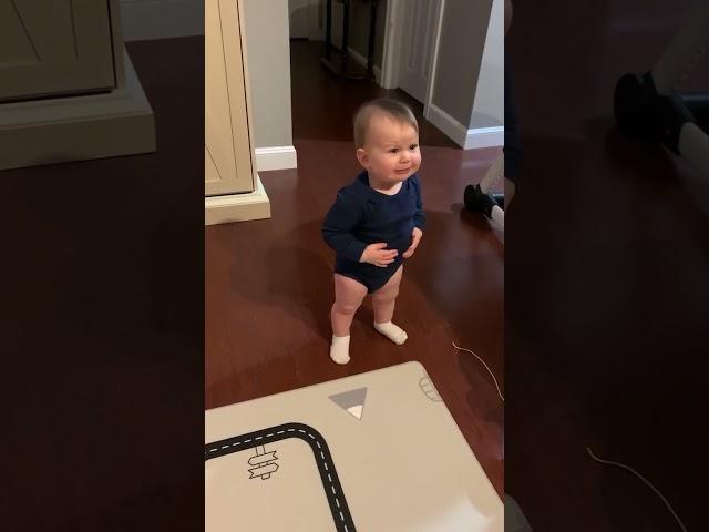 Baby has adorable 'conversation' with dad