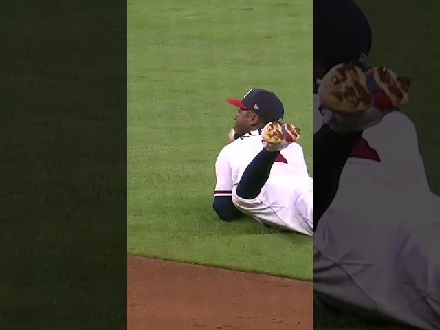 Ozzie Albies with the assist to Orlando Arica ️