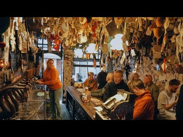 Beer Tasting in Bruges’ Cozy Beer Bar!