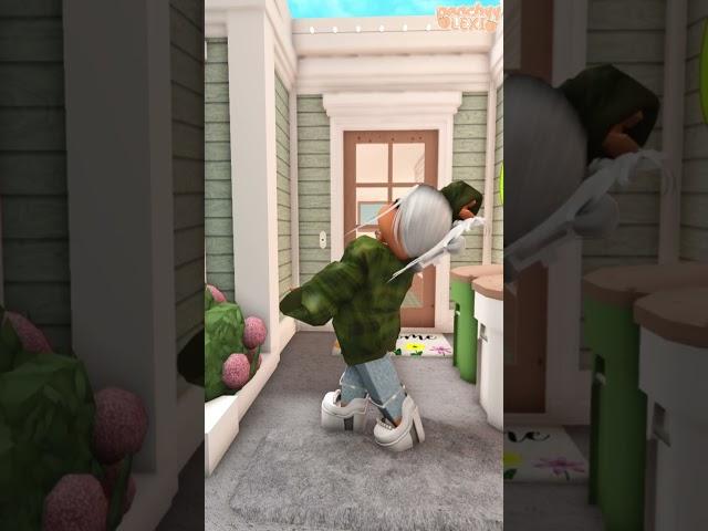 "I FILM WITH PEACHYYLEXI, OF COURSE..."🫢  #bloxburgrp #roblox #bloxburgroleplay #tiktoktrend