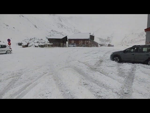 El temporal de nieve sacude la montaña leonesa