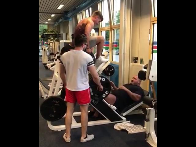 Davut Dersim - 800 Kg LegPress