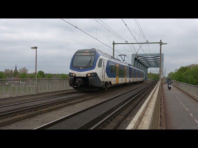 4K | NS Flirt 2203 rijdt over de IJsselbrug in Deventer