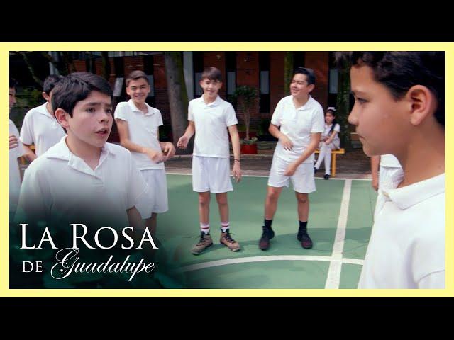 Josué sufre la peor vergüenza en pleno patio de la escuela | La Rosa de Guadalupe 2/3 | Recupera ...