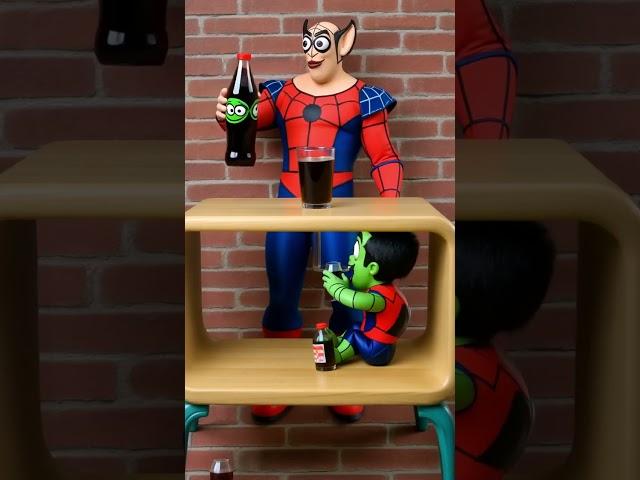 spiderman vs baby hulk coca cola fight #hulk #spiderman #hulkvsspiderman #spidermanvshulk #multivers