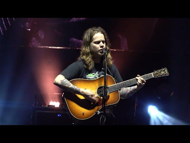 Billy Strings rips Ralph Stanley's "How Mountain Girls Can Love" Essex Jct, VT 7/22/23