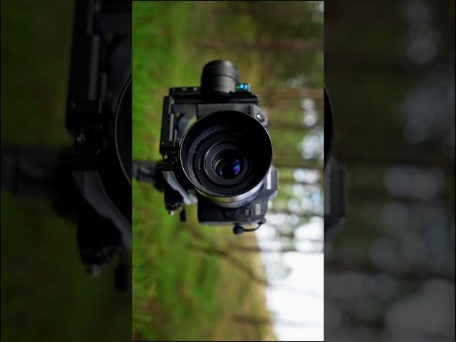 Solo filmmaker can also shoot video easily with AI tracking.