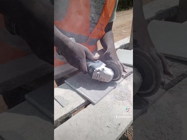 tile cutting with a grinder #construction #homedecor #tilestyle #homeimprovement #tiles #floortiles