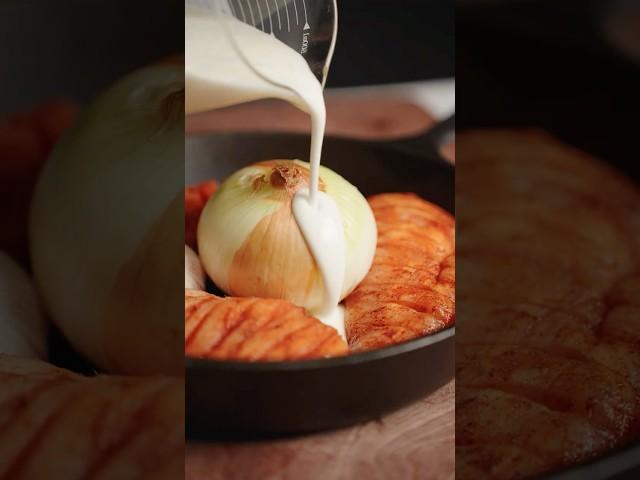 Tender chicken breast simmered in creamy garlic sauce Simple. Cozy. Comfort food done right.