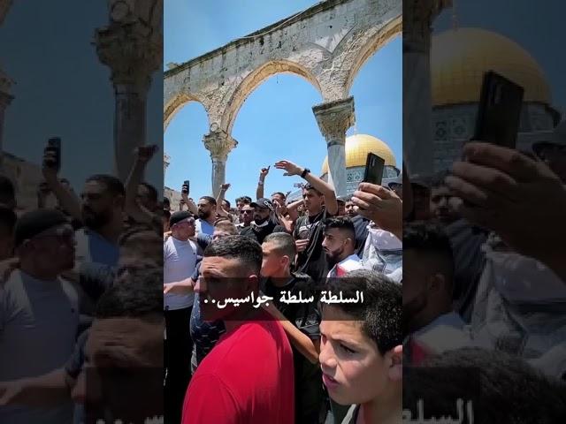 "السلطة سلطة جواسيس من الجندي للرئيس.. يا أبو مازن يا جاسوس على راسك رح ندوس".هتافات آلاف  المواطنين