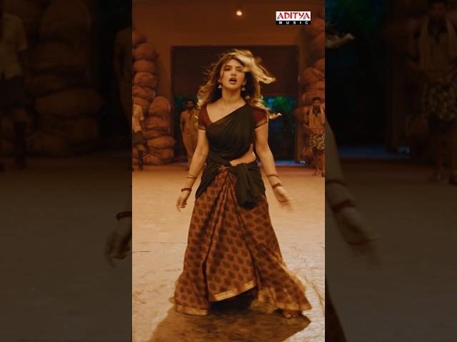 #MaheshBabu  #Sreeleela #ElectrifyingDance #NakkileesuGolusu #GunturKaaram Movie #shorts