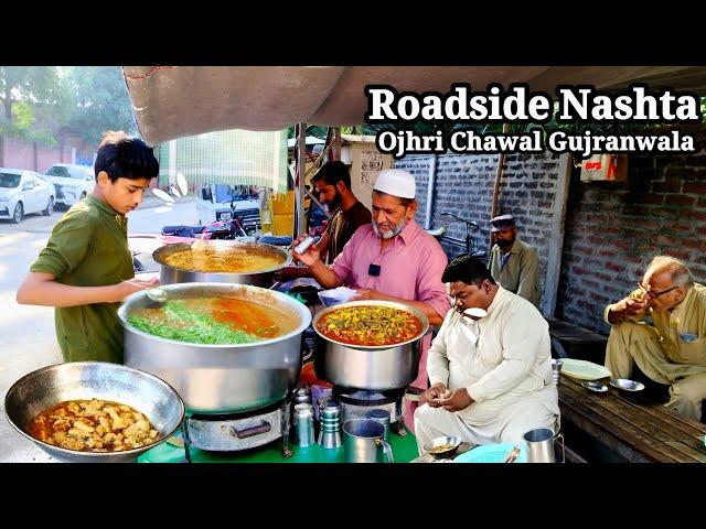 50/-RS BEST CHEAP PRICE BREAKFAST OJHRI CHANAY CHAWAL in GUJRANWALA | LOCAL FOOD STREET in PAKISTAN