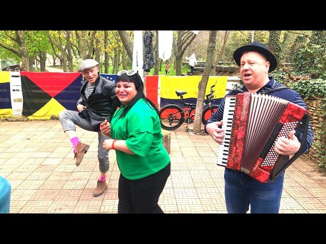 Singing Colonel Odessa Lipovan and Svetlana Bazarenko with PRIVOSA light in ODESSA