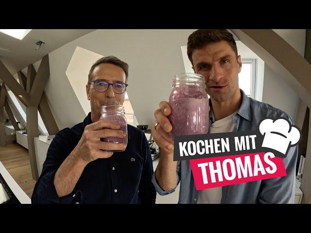 Ernährungs-Doc Riedl und Thomas Müller zaubern einen gesunden Frühstücks-Shake