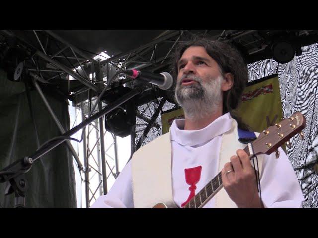 BRNO-Festival TrutnOFF BrnoON (Juraj Jordán Dovala, biskup Církve českoslov.husitské zpívá Beatles)