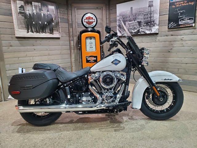 2025 Harley-Davidson Softail Heritage Classic FLHC - White Onyx Pearl.