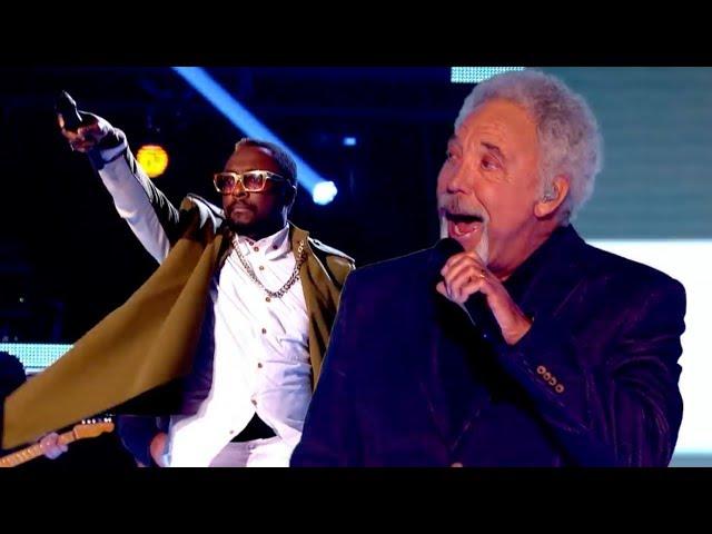 Tom Jones and fellow coaches perform together! | The Voice UK - BBC