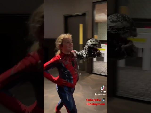 Bringing Venom to the Movies - Venom Puppet Cosplay Spiderman