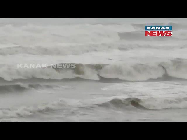 Sea Turns Turbulent In Mahabalipuram | Strong Winds & Rainfall Continue In Wake Of Cyclone Michuang