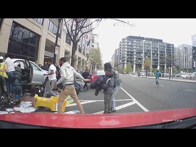 Good Samaritans rescue two women trapped under car in Washington DC