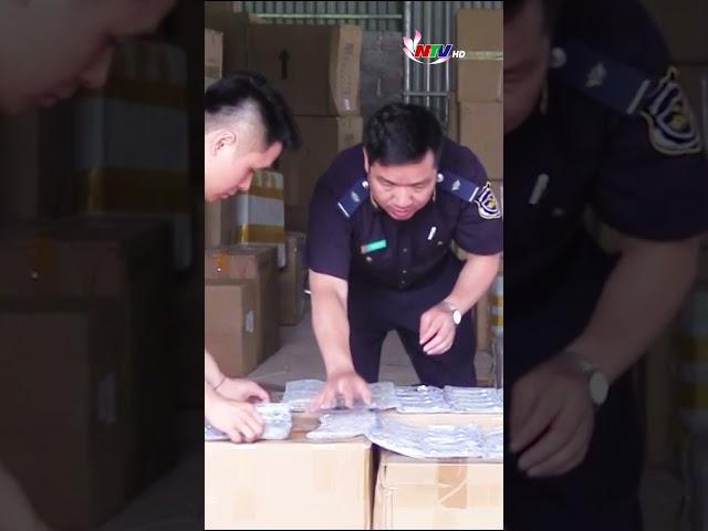 Phát hiện hàng trăm đồng hồ Rolex "fake" trên xe container chờ thông quan