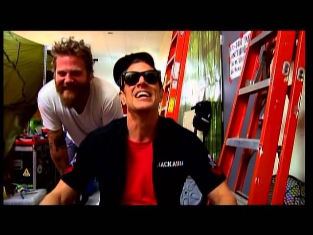 Jackass 3.5 - Triple Train Horn