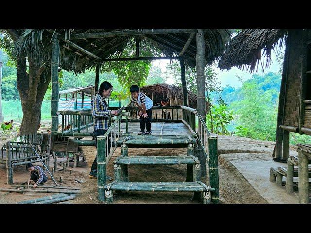 The single mother designed the bamboo stairs herself and completed the new bamboo house