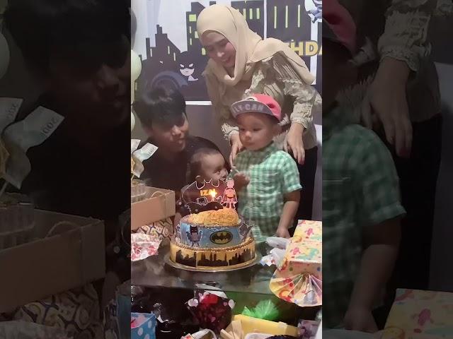 Ulang Tahun Dek Izal. *Mikail Numpang Tiup Lilin #mikail #ulangtahun #ultah #party #anakkampung