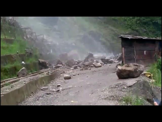 Landslide Caught live on camera at Paglajhora near Kurseong, Darjeeling on Hill Cart Road | NH 55