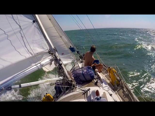 60 seconds onboard a 28 feet yacht during solo sailing circumnavigation