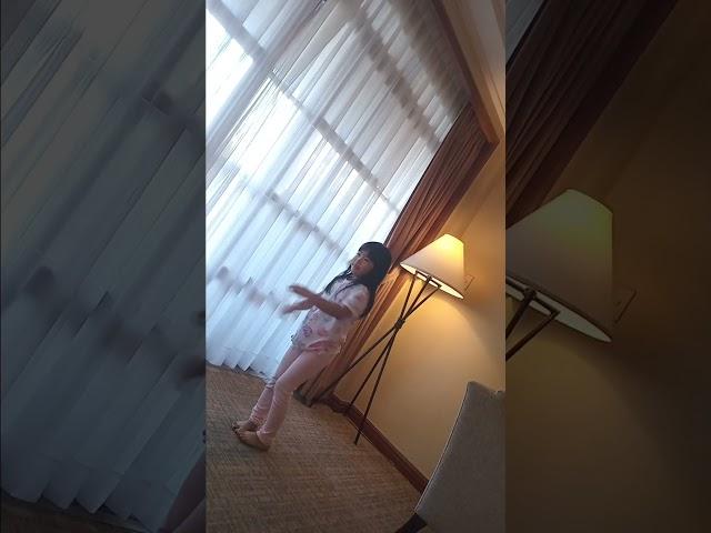 Zoe Sing and Dance the APT