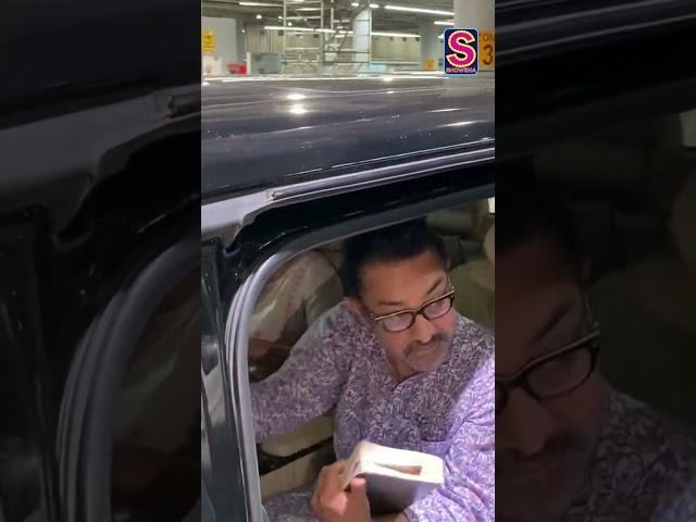 Aamir Khan’s Super Comfy Airport Look, Arrives At Mumbai Airport With Gauri | #Bollywood | N18S