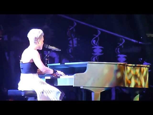 P!nk - The Great Escape on Piano Live In Manchester 14th April 2013