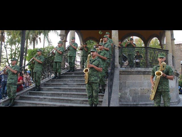 Flashmob de la Banda de la V Región Militar en Tlaquepaque