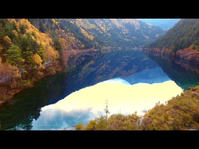 无人机航拍四川阿坝州九寨沟风景区