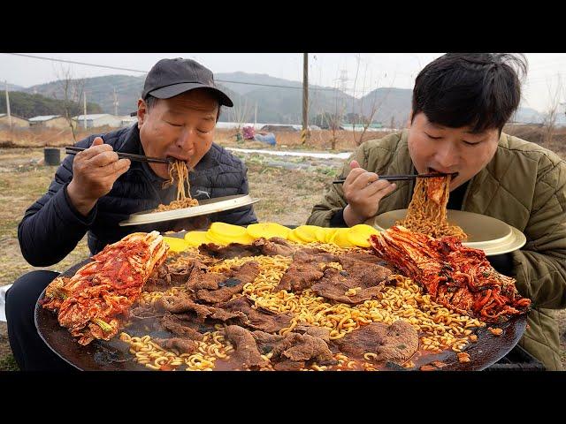 아삭한 김장김치에 한우 넣은 솥뚜껑 짜파구리 먹방! (Ram-don with Korean beef & New Kimchi) 요리&먹방!! - Mukbang eating show