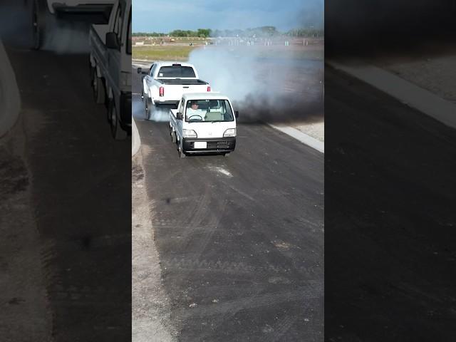 MINI TRUCK VS BIG TRUCK. 