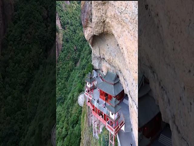 Temples on Cliffs - Lingtong Mountain Hanging Temple in Zhangzhou, Fujian【Curious China】